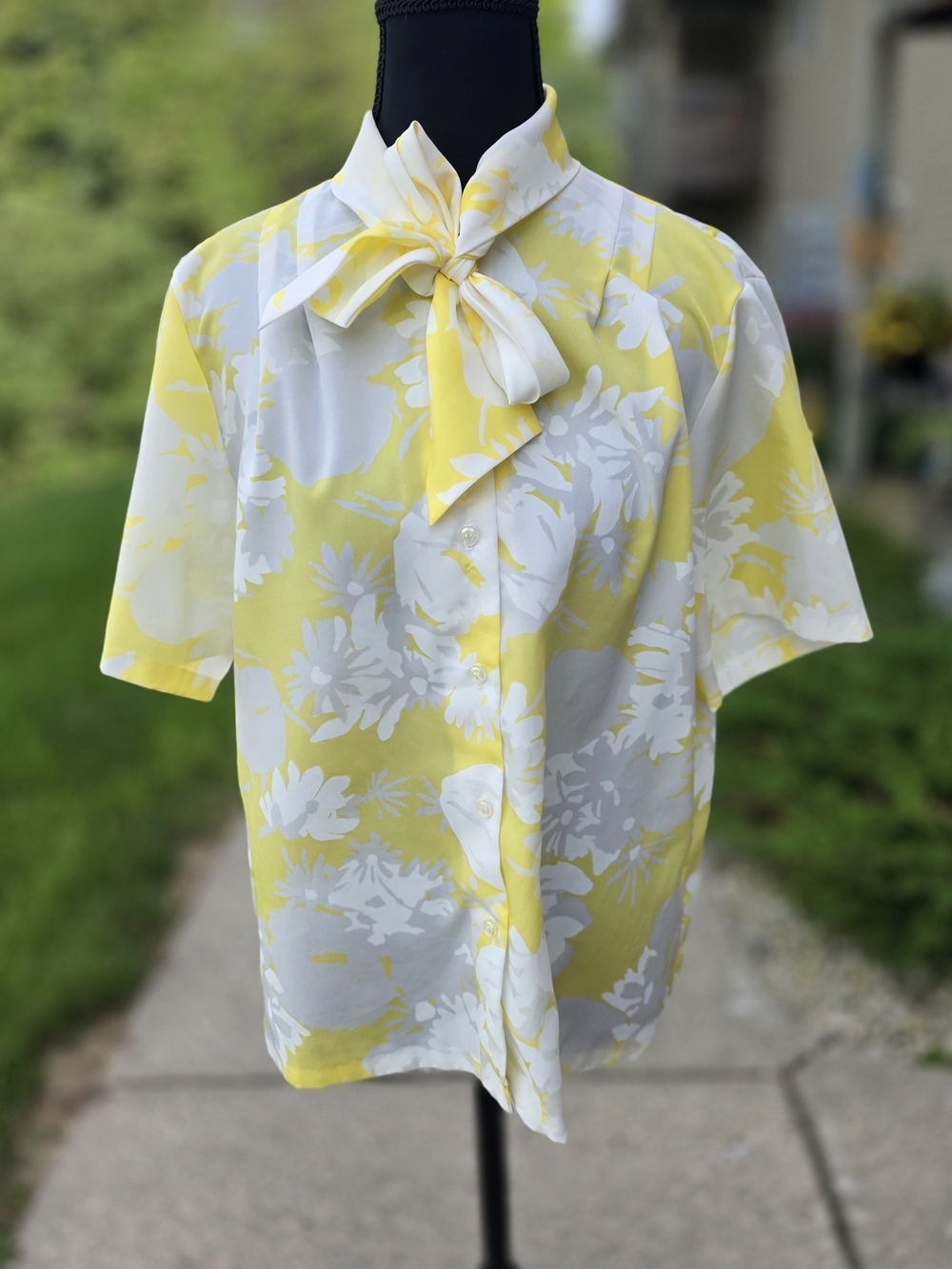 Vintage 70s Lucky Winner Yellow Floral Tie Neck Secretary Blouse 13/14